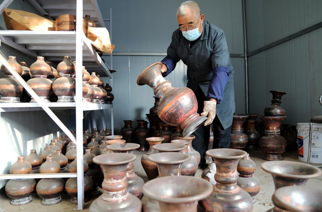 （原創）【組圖】河北肅寧：景泰藍老手藝點亮鄉村振興致富路_fororder_5