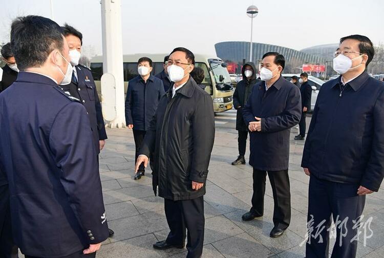 邯鄲市委書記張維亮樊成華看望慰問節日期間堅守一線幹部職工並向全市廣大醫務人員致以崇高敬意_fororder_3