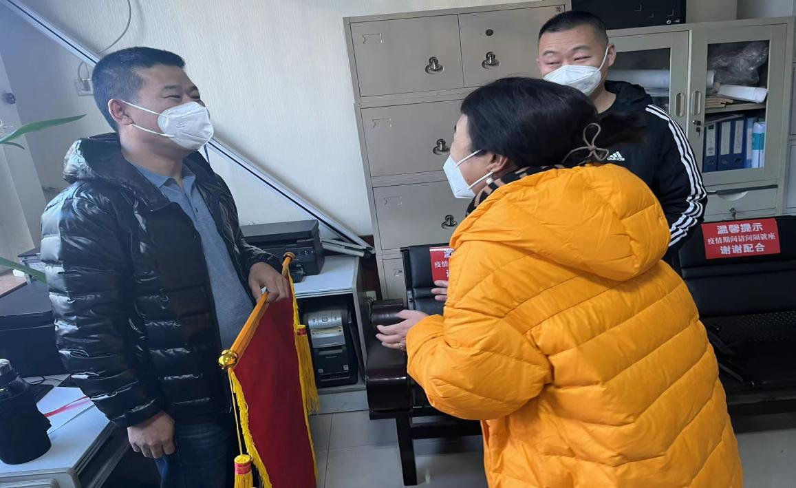 （原創）滄州任丘市：把實事辦到群眾心坎上 操場街業主喜領不動産權證_fororder_圖片6