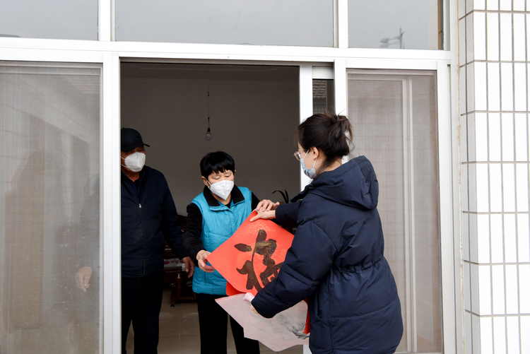 滄州南大港産業園區：翰墨飄香暖人心  楹聯添福寄新春_fororder_圖片5