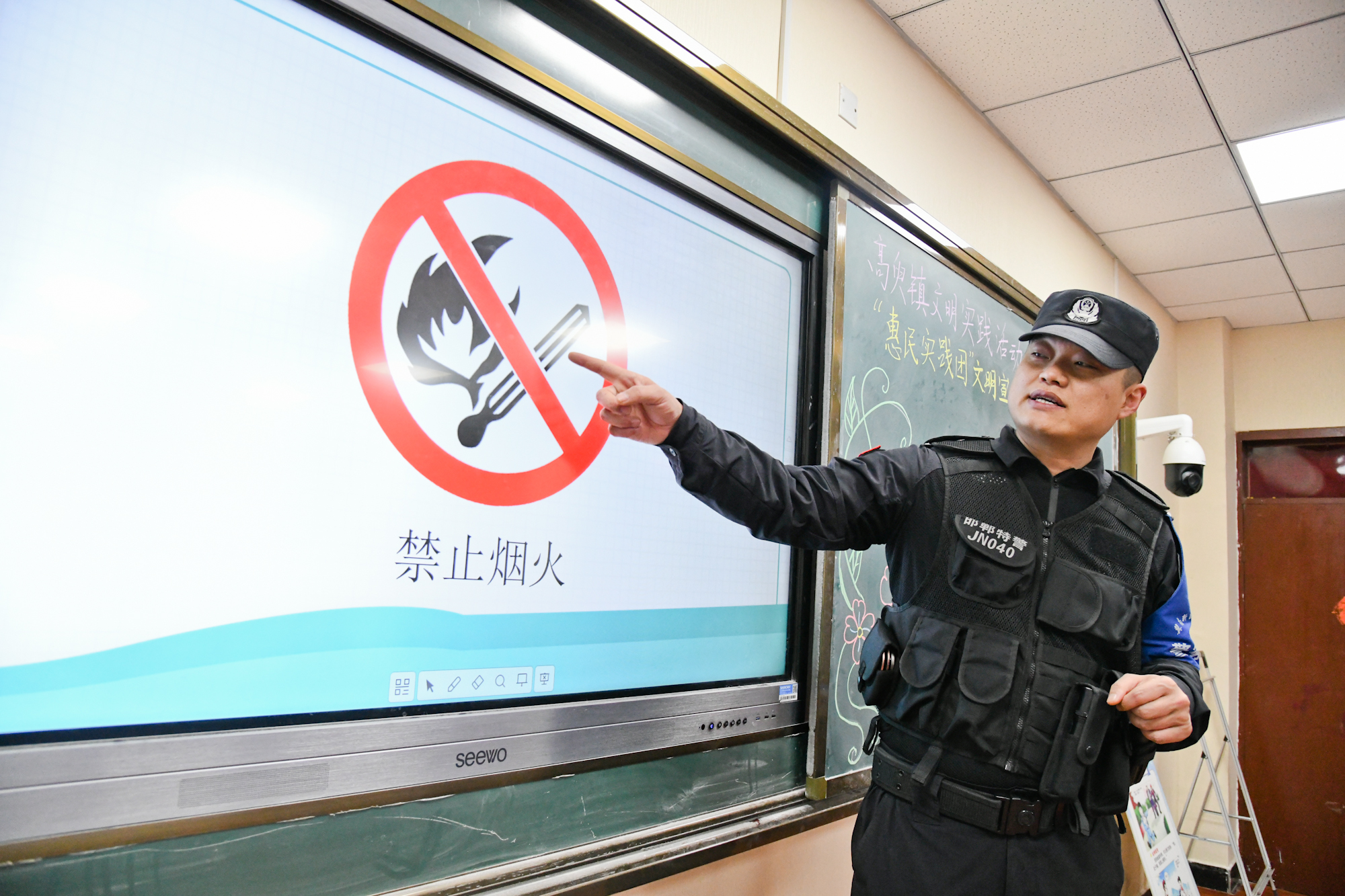 （原創）邯鄲冀南新區開展“特警進校園”安全教育活動_fororder_2