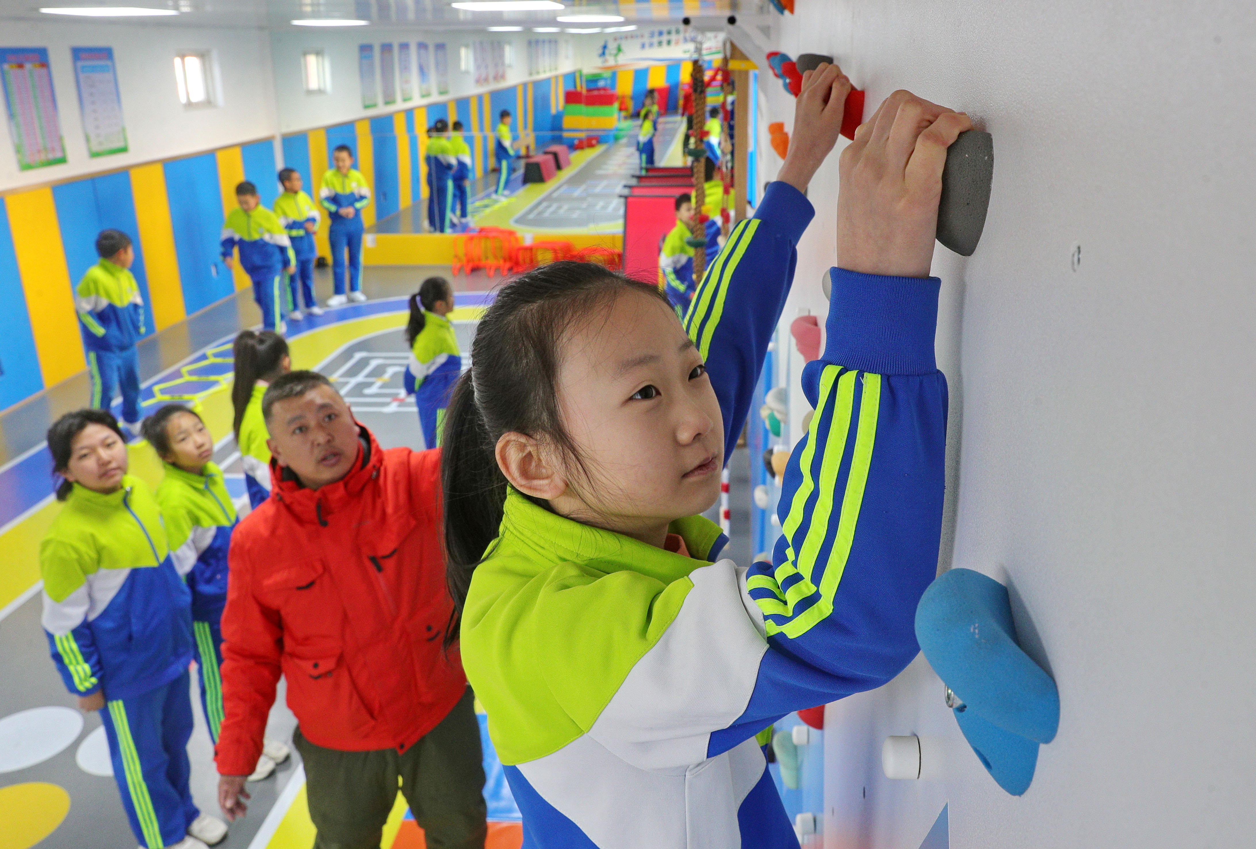 河北秦皇島：打造校園體能訓練館 助力學生體能訓練_fororder_03.JPG