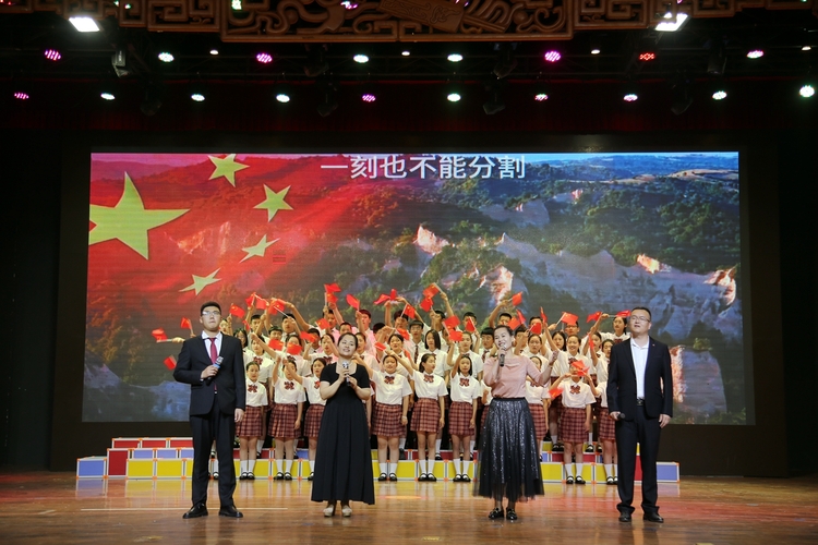 （原創）保定市滿城區：幸福的“馬蘭花”開遍太行山_fororder_歌曲《我和我的祖國》 攝影 袁野.JPG