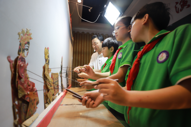 （原創）河北肥鄉：傳承非遺文化 感受皮影魅力_fororder_河北肥鄉：傳承非遺文化 感受皮影魅力(1)392