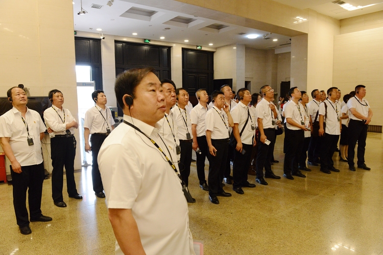 圖片默認標題_fororder_參觀革命紀念館 攝影 劉俊敏