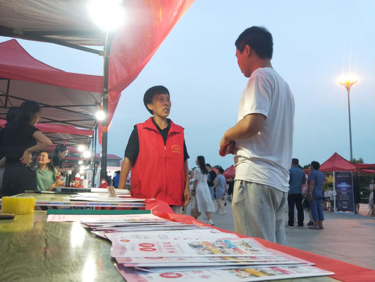 河北威縣：“人才夜市”招聘  送崗位促就業_fororder_圖片30