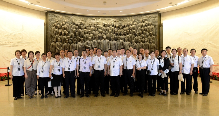 圖片默認標題_fororder_南韓村鎮中心學校總支部全體黨員教師在西柏坡參觀學習 攝影 張滿生