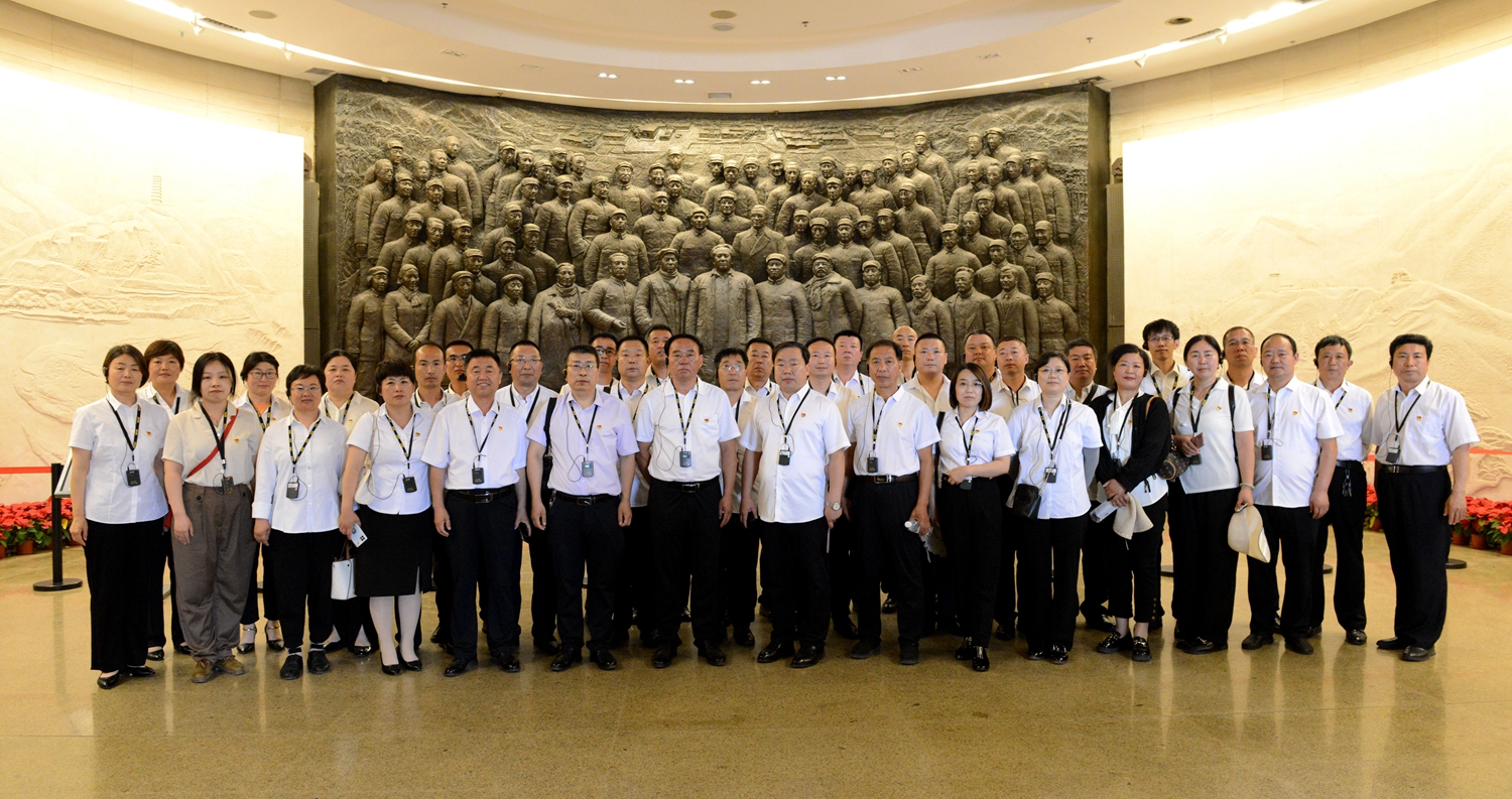 圖片默認標題_fororder_南韓村鎮中心學校總支部全體黨員教師在西柏坡參觀學習 攝影 張滿生