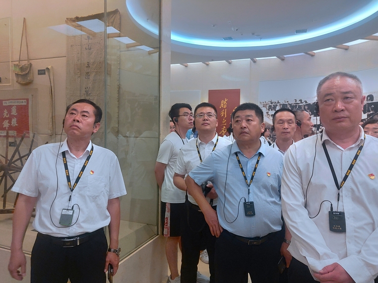 保定市滿城區：傳承革命精神 重溫“趕考”初心_fororder_滿城區方順橋鎮中心校黨總支參觀西柏坡紀念館 攝影 楊建朋