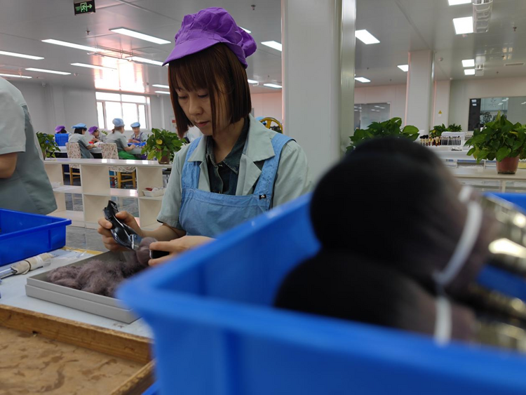 河北青縣：小小化粧刷 “刷”出大産業_fororder_圖片60