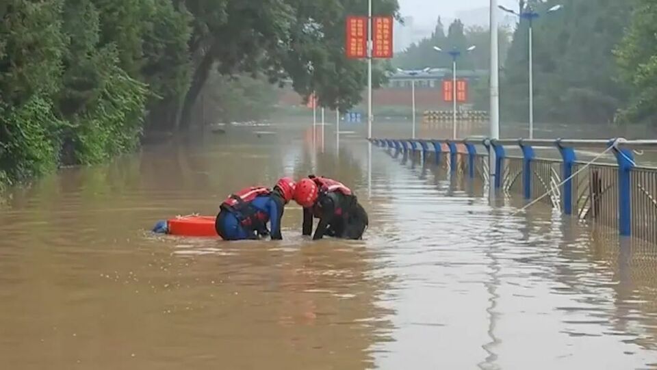 （原創）河北省多地消防救援力量星夜馳援涿州_fororder_3
