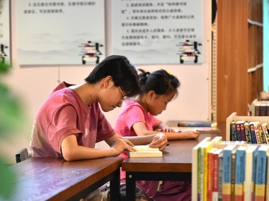 Rise in Visitors to Bookstores and Reading Areas in Shijiazhuang's Yuhua District During Summer Vacation_fororder_rBABDGS44L-ACuGhAAAAAAAAAAA082.1268x846