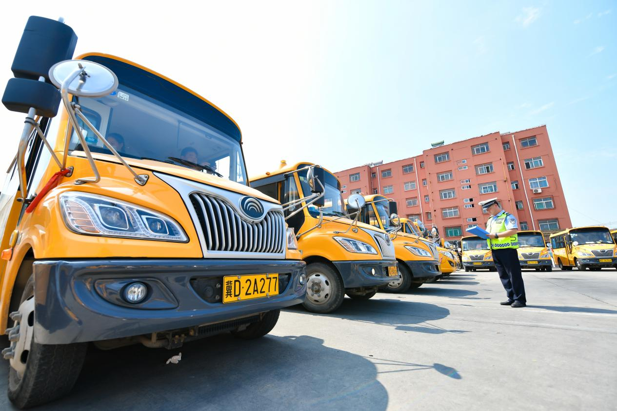 邯鄲冀南新區：校車“體檢”迎開學 護航平安上學路_fororder_圖片1
