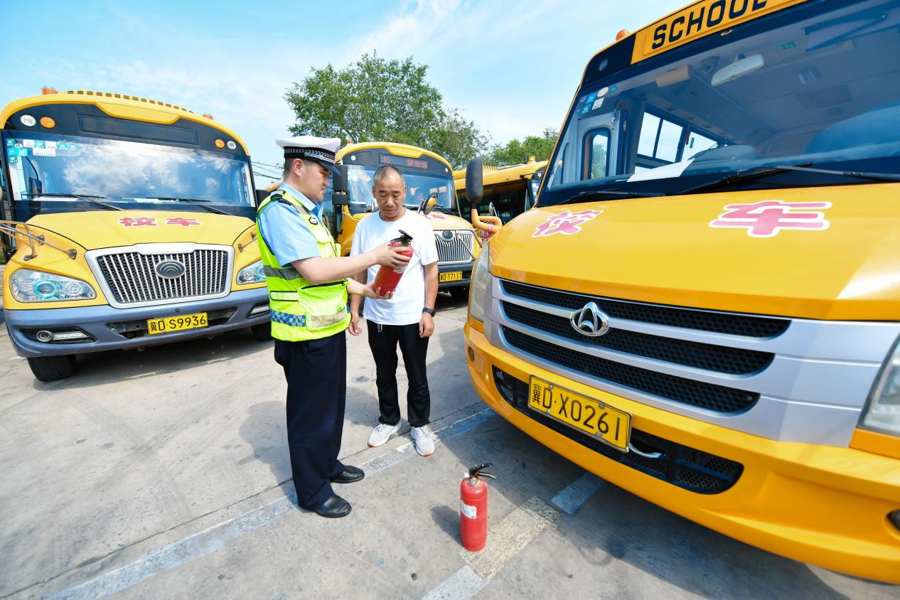 邯鄲冀南新區：校車“體檢”迎開學 護航平安上學路_fororder_圖片3