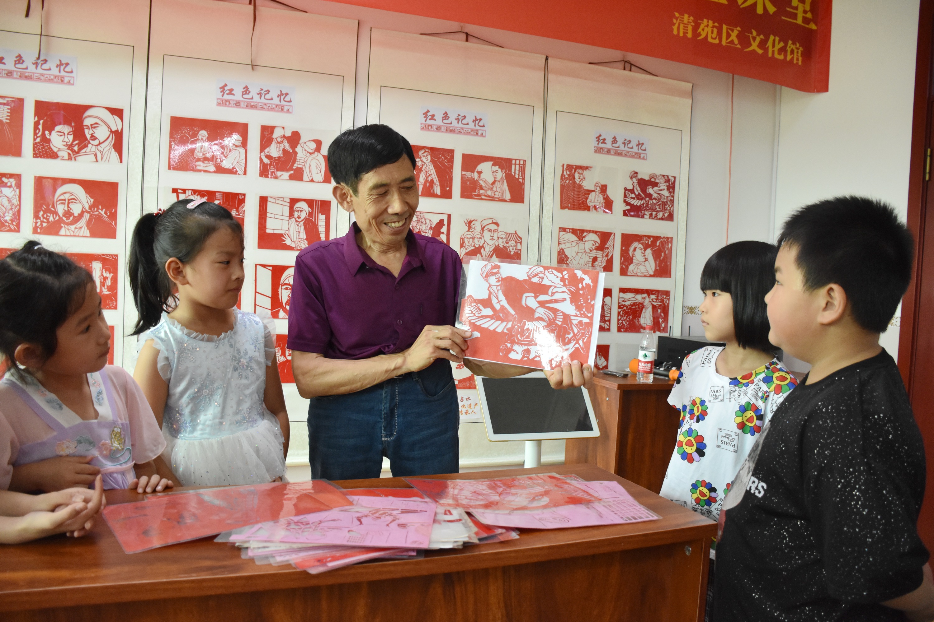圖片默認標題_fororder_非遺剪紙活動現場。趙琪攝