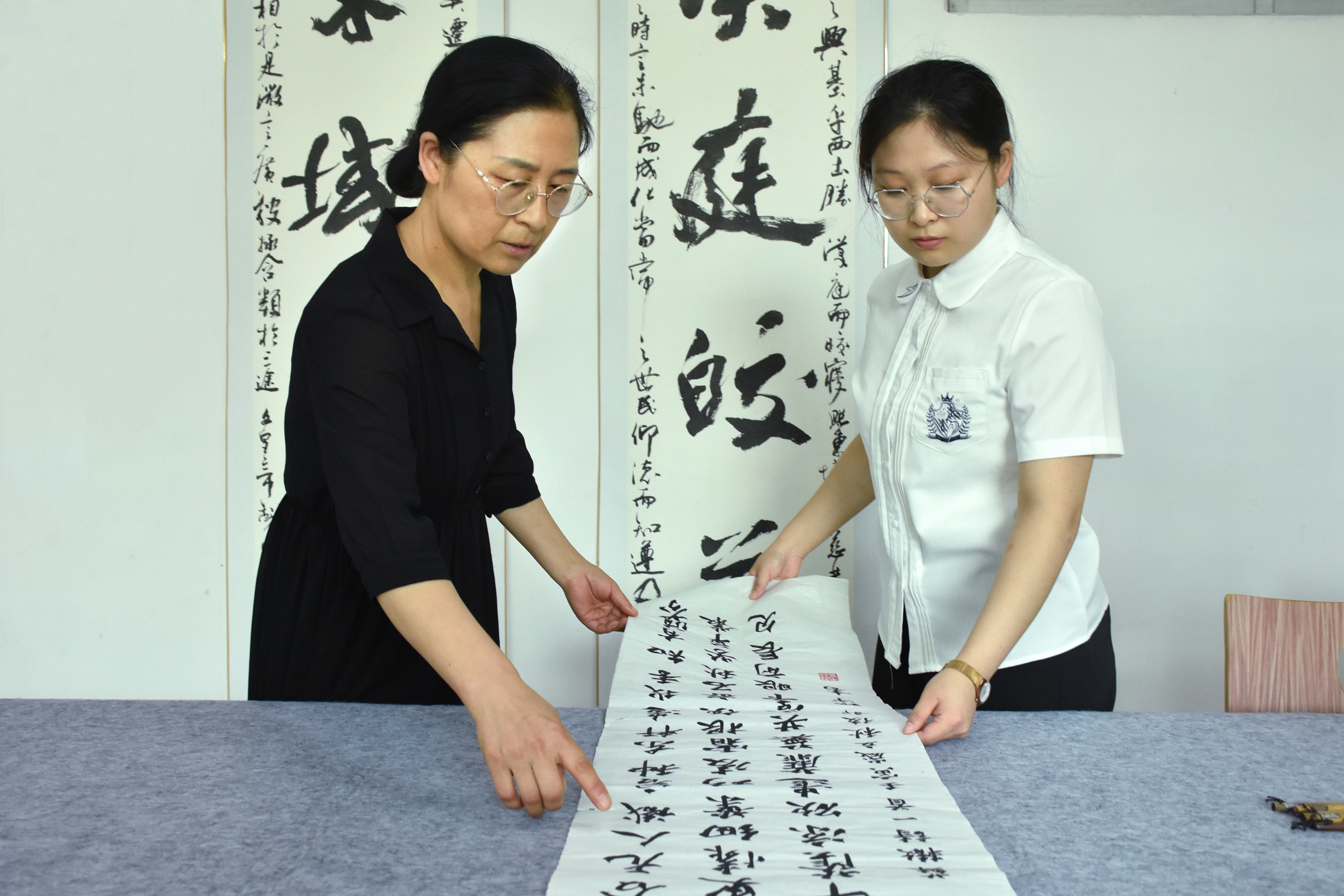 圖片默認標題_fororder_郝立壬書法工作室書法研討活動現場。 趙琪攝
