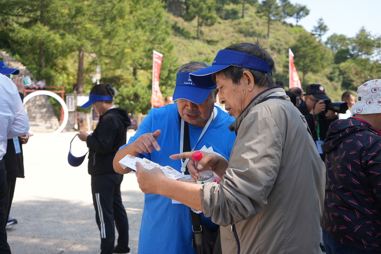 《太行山》特種郵票首發暨白石山“金秋紅樺節”啟動儀式在淶源白石山舉行_fororder_6