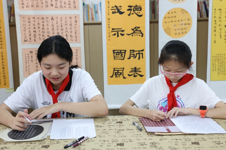 圖片默認標題_fororder_滿城區開展硬筆書法比賽活動 攝影 郝磊晶