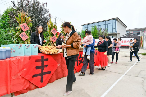 圖片默認標題_fororder_邯鄲冀南新區：農民趣味運動會慶豐收280