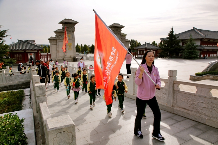 圖片默認標題_fororder_滿城區直屬幼兒園幼兒到長信公園開展尋秋活動 攝影 陳佔良