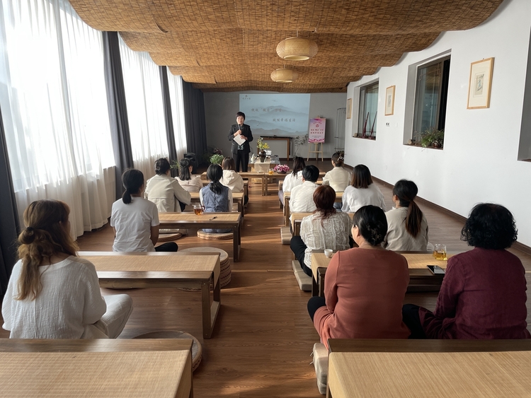 保定市滿城區：綻放“微家”力量 賦能幸福生活_fororder_滿城區婦女微家中全國三八紅旗手吳偉分享創業故事 攝影 賈俊傑
