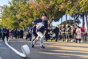 石家莊裕華區：消防趣味運動會上演速度與激情