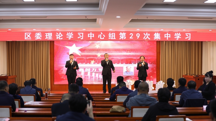 保定市滿城區：點亮思政之光 讓黨的精神“聲”入人心_fororder_“螢火蟲組合”帶來的歌曲《江山》 攝影 高澤濤.JPG