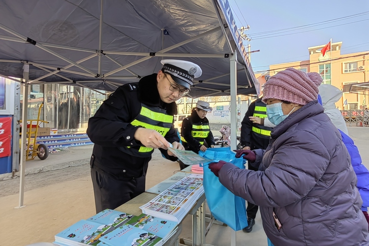 河北定興：交通宣傳接“地氣”文明交通入人心_fororder_001