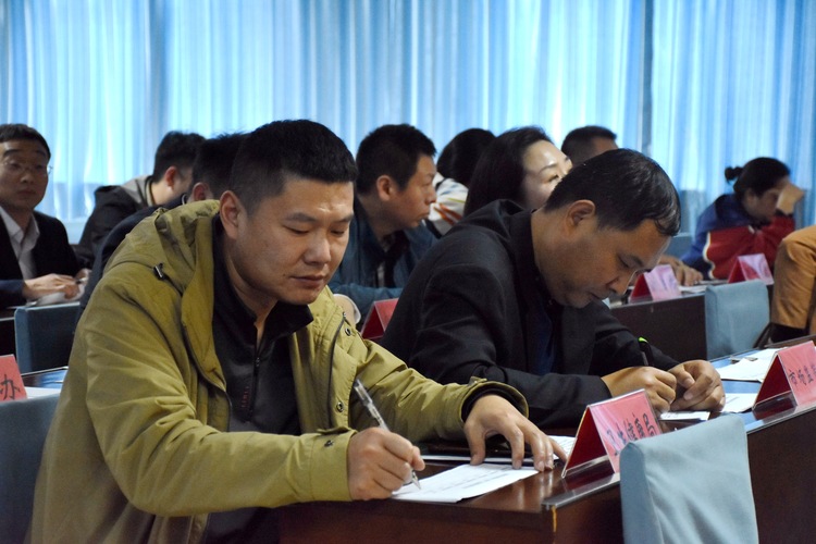 河北清苑：系列活動擂臺賽助力“雙爭”見實效_fororder_評委為參賽選手打分。 趙琪攝.JPG