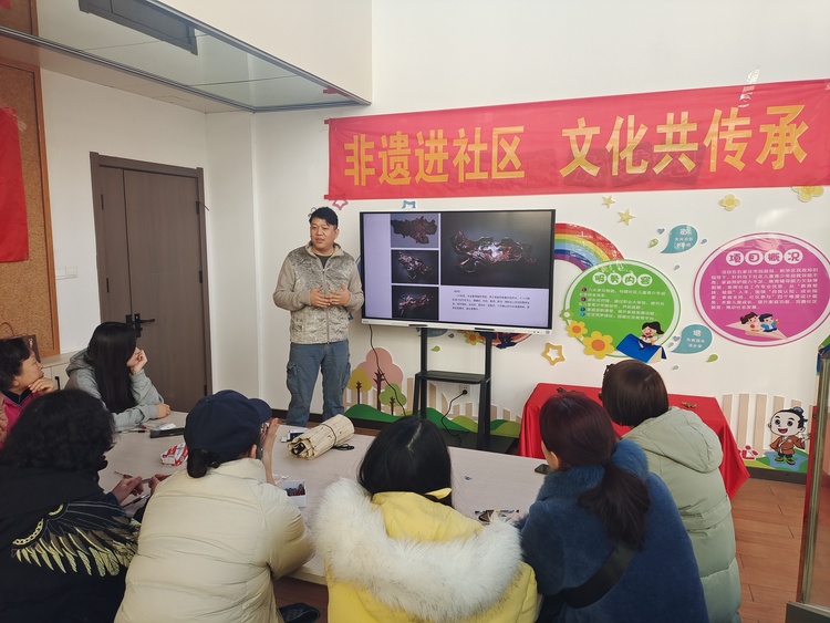 石家莊市新華區：非遺木雕進社區 傳統文化潤民心_fororder_微信圖片_20240104163710