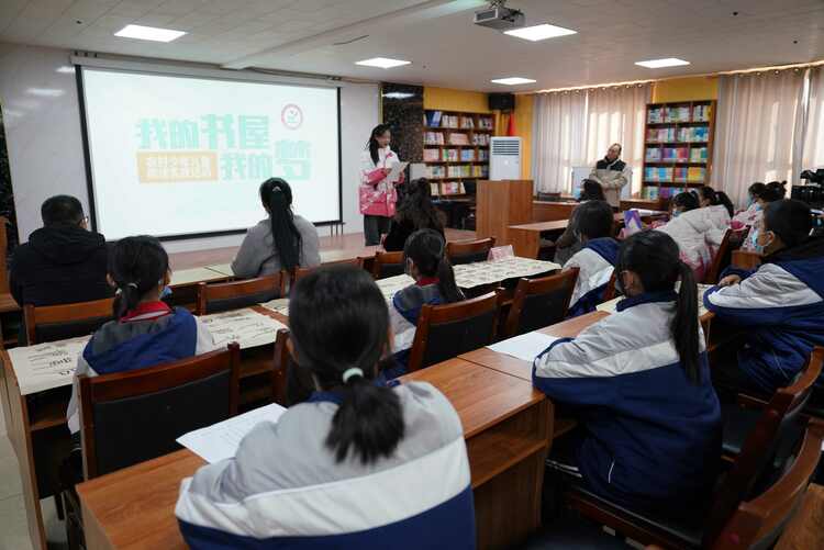 河北清苑：閱讀實踐活動陪伴少年兒童快樂成長_fororder_學生分享讀書感悟。攝影 王磊