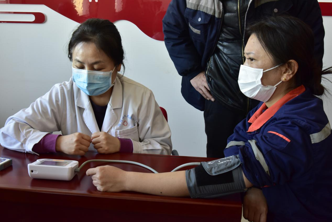 河北青縣：健康義診進企業 民主管理暖民心_fororder_圖片2