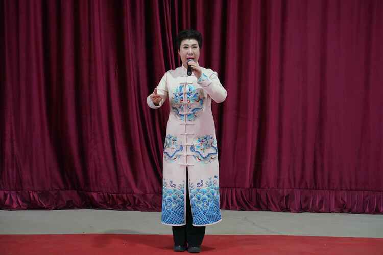 河北清苑：點亮北方戲窩子 唱進百姓心窩裏_fororder_戲曲名家演唱老調《潘楊訟》選段。攝影 王磊