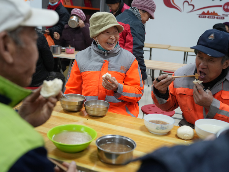 石家莊市新華區：文明實踐樹新風  志願服務暖寒冬_fororder_微信圖片_20231221153832