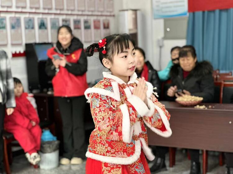 圖片默認標題_fororder_灤平縣舉辦“我們的節日·春節”——“冰糖葫蘆串串香，甜甜蜜蜜迎新年”我在新時代文明實踐站過大年活動 (7)
