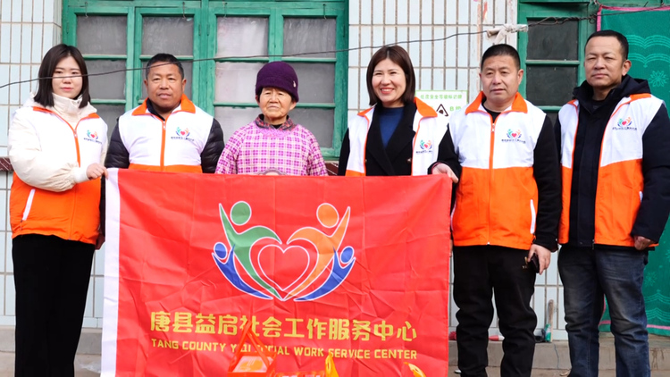 河北唐縣：走訪慰問送溫暖 濃濃關懷暖人心_fororder_志願者開展慰問送溫暖活動現場