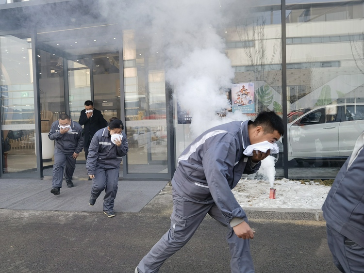 防患于未“燃”——石家莊市裕華區消防救援大隊聯合多部門開展實戰化應急疏散演練活動_fororder_1
