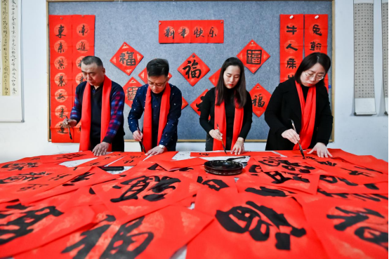 邯鄲冀南新區：揮毫潑墨迎新春 辰龍納福送春聯_fororder_邯鄲冀南新區：揮毫潑墨迎新春 辰龍納福送春聯377