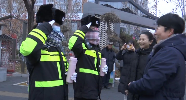 石家莊市鹿泉區：巾幗攜手共禦寒 情係一線暖人心_fororder_圖片1