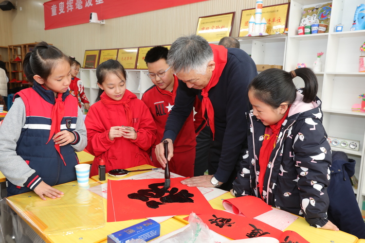 石家莊新華區：發揮“五老”餘熱 助力兒童成長_fororder_微信圖片_20240126164113