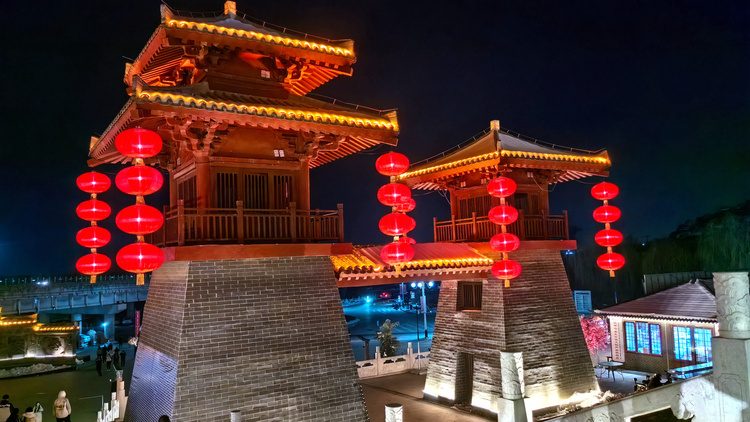 河北唐縣：古鎮夜色之美_fororder_古香古色的建築在燈光的映照下，更顯大氣恢弘