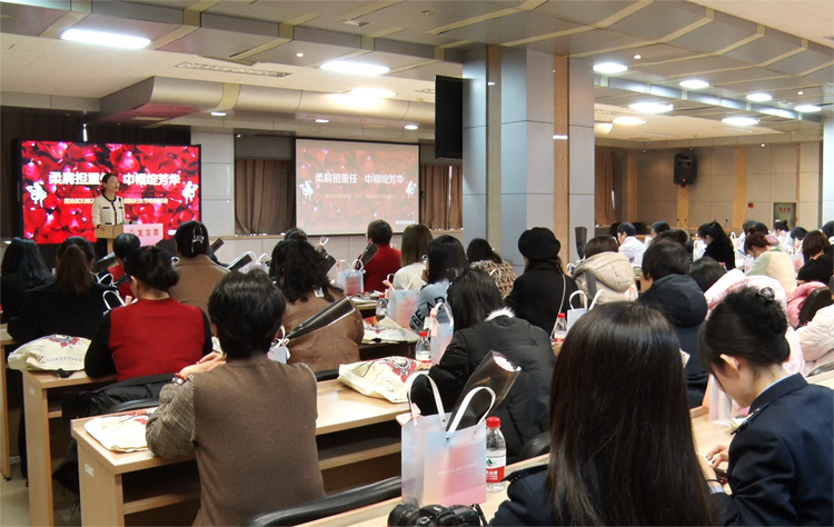 圖片默認標題_fororder_圖片一：蓮池區以“柔肩擔重任，巾幗綻芳華”為主題舉辦紀念“三八”國際婦女節活動。（王金中攝）