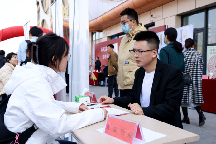 滄州市運河區：人才企業雙奔赴 激發就業新活力_fororder_滄州市運河區：人才企業雙奔赴 激發就業新活力(1)209