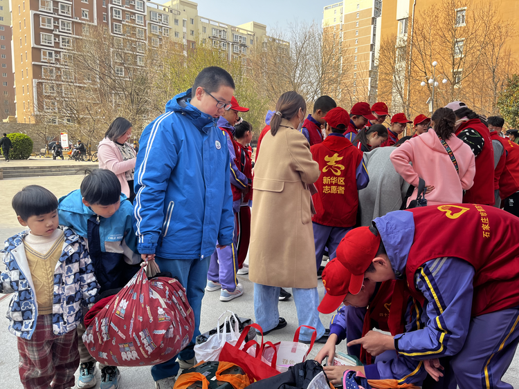 石家莊市新華區：公益大集進社區 貼心服務暖人心_fororder_圖片5