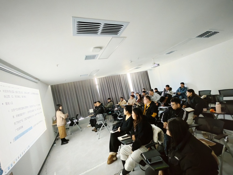 保定市蓮池區：優環境、抓招商、促發展_fororder_圖片二：小紅書標注職場進行專項業務培訓。（王曉亮供）