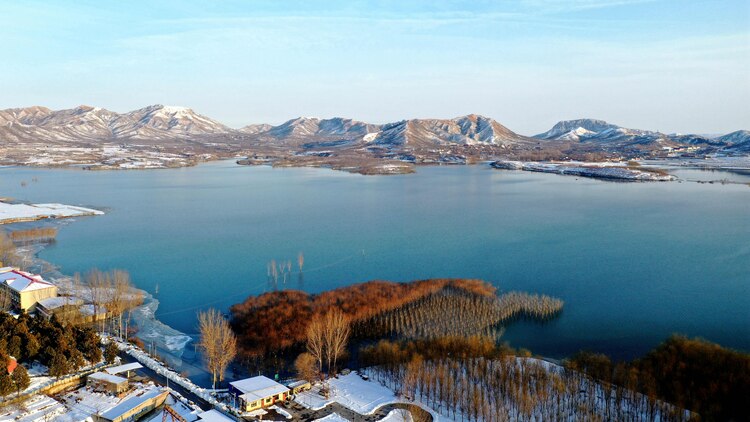 河北唐縣：雪後水庫 如詩如畫_fororder_站在壩頂遠眺，西大洋水庫水天一色 (2)