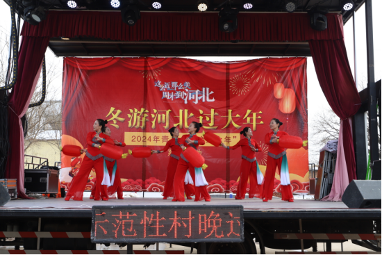 河北青縣：“村晚”演繹百姓幸福生活_fororder_（國際在線圖片新聞）河北青縣：“村晚”演繹百姓幸福生活383