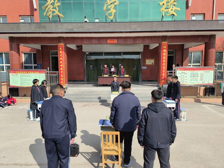河北淶源：法治護航進校園_fororder_模擬法庭