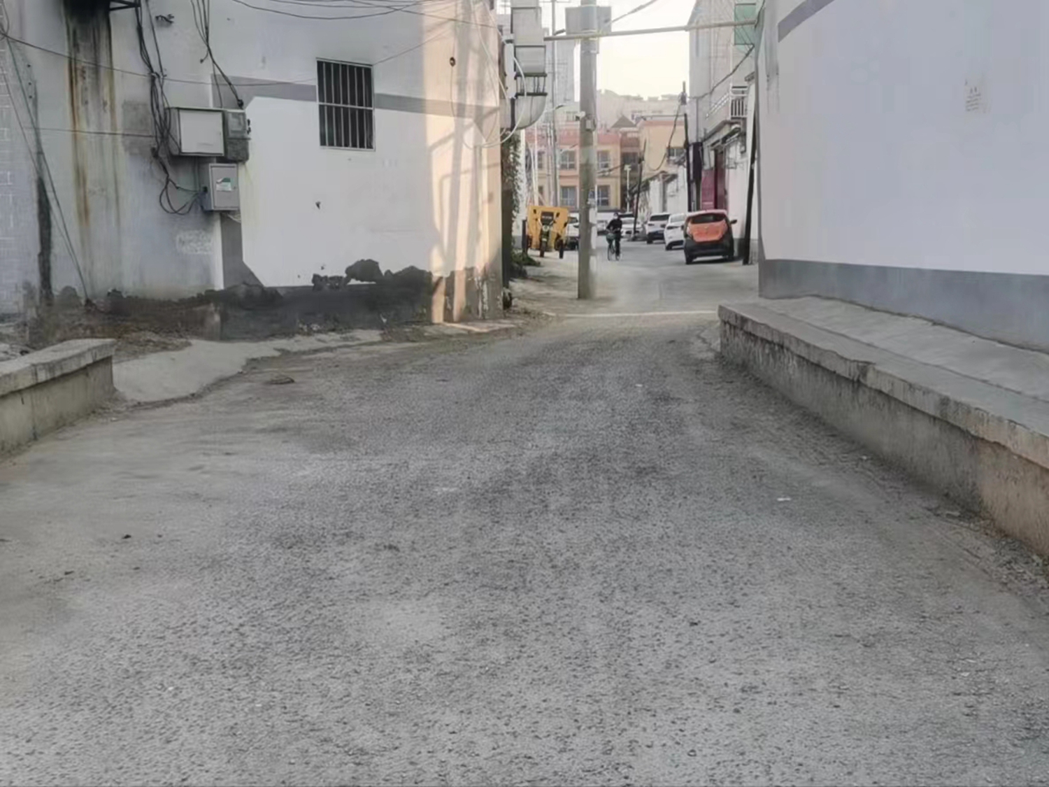 保定市滿城區：接訴即辦解民憂  紮實辦好民生事_fororder_滿城區執法局疏通管道後的路面 攝影 靳玲燕