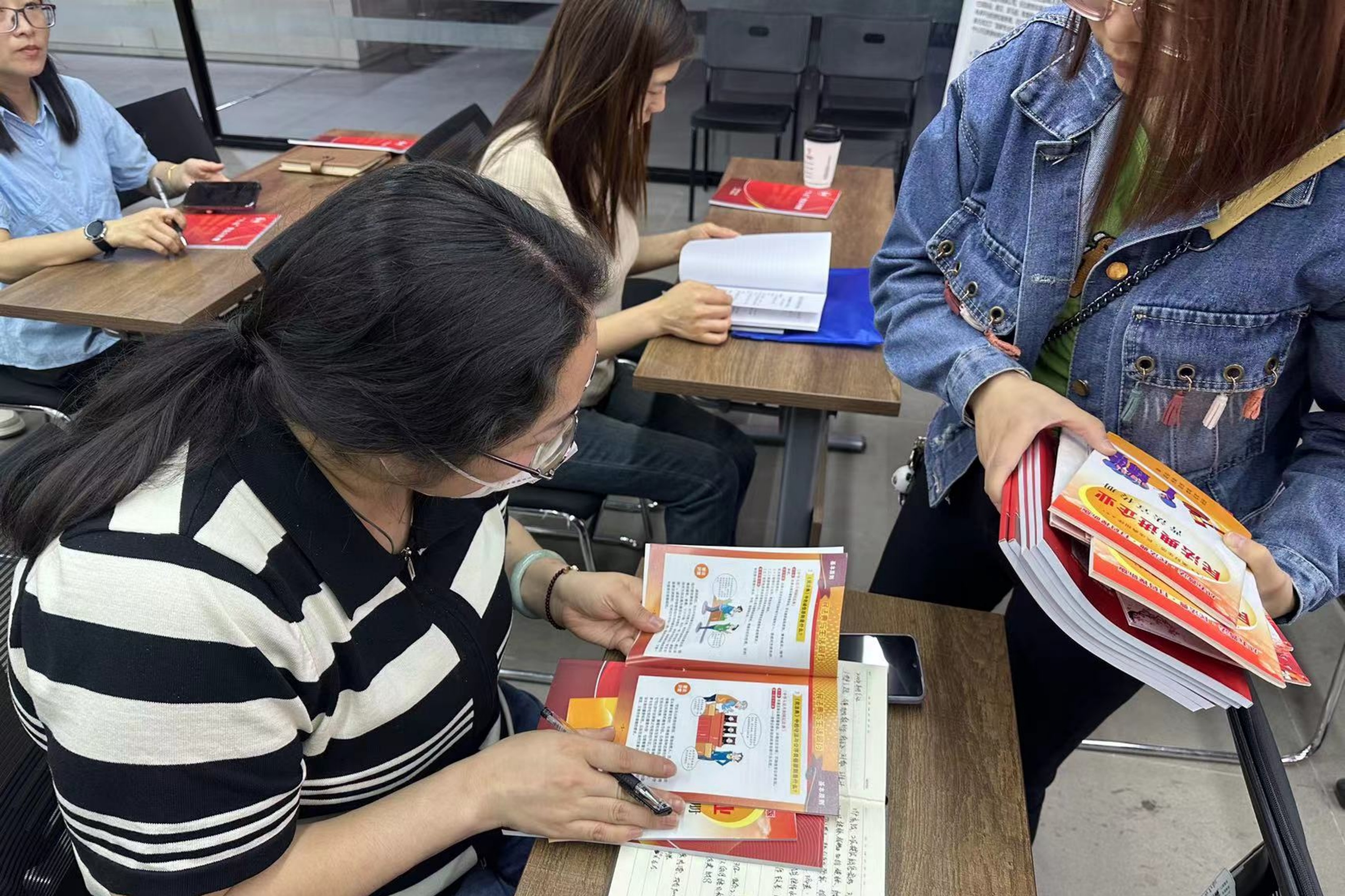 河北定興：法治體檢公開課護航企業健康發展_fororder_005